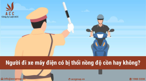 nguoi-di-xe-may-dien-co-bi-thoi-nong-do-con-hay-khong