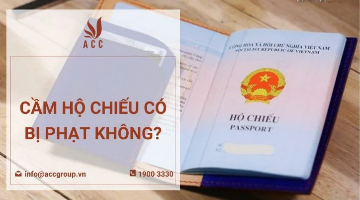 Cầm hộ chiếu có bị phạt không?