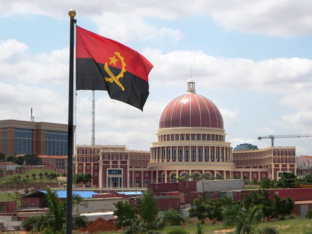 Quốc kỳ Angola 2024: Sự kiện kỷ niệm 50 năm ngày độc lập của Angola vào năm 2024 sẽ là một bước ngoặt lịch sử đối với đất nước này. Bên cạnh việc tôn vinh quốc kỳ, người ta cũng sẽ tiếp tục chuyển đổi, đổi mới cơ cấu và phát triển kinh tế. Hình ảnh liên quan sẽ mang lại cho bạn cơ hội làm quen với những người Angola tuyệt vời, khám phá nền văn hóa phong phú, đồng thời được chiêm ngưỡng những cảnh quan tuyệt đẹp và sự kiện ấn tượng.