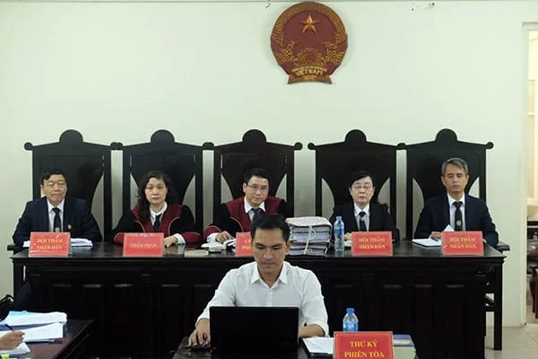 hoi-dong-xet-xu-so-tham