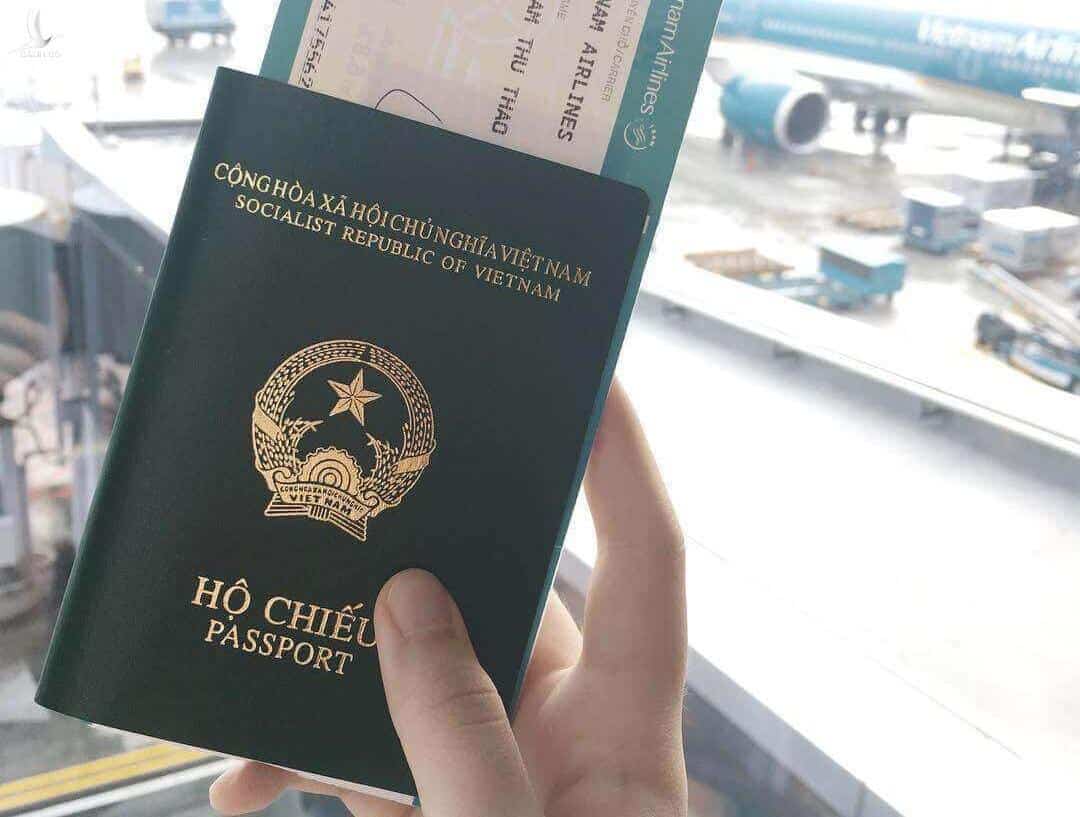 Công việc làm hộ chiếu là điều vô cùng cần thiết khi bạn muốn du lịch hoặc công tác ở nước ngoài. Hãy xem ảnh thật chi tiết để biết thêm thông tin về quy trình làm hộ chiếu nhé.