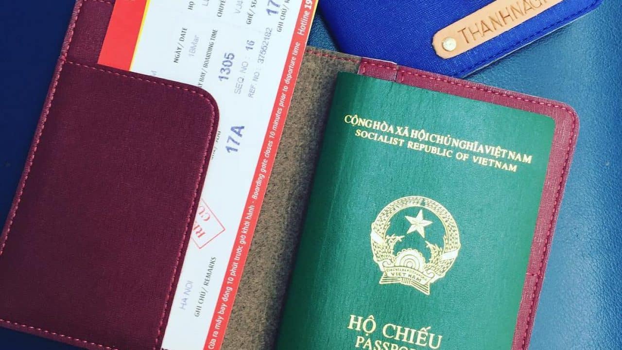 Bị phát hiện sử dụng hộ chiếu giả thì hình thức xử lý như thế nào?
