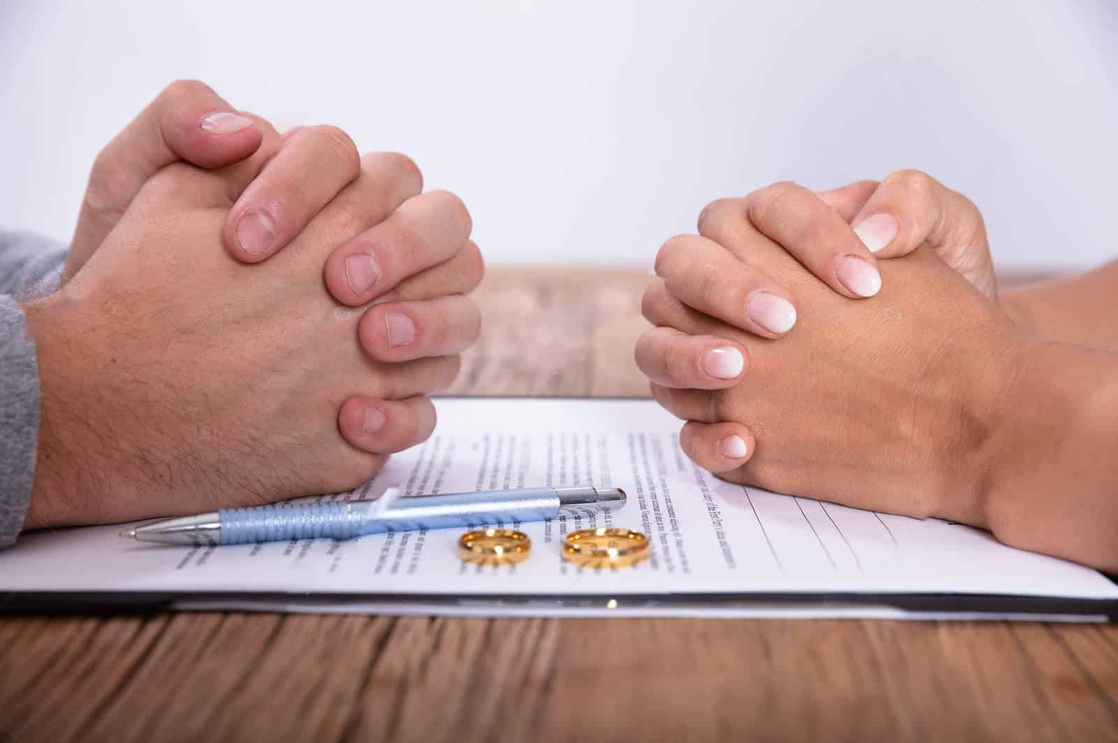 Hướng dẫn chi tiết cách viết đơn ly hôn chồng vũ phu theo quy định mới nhất