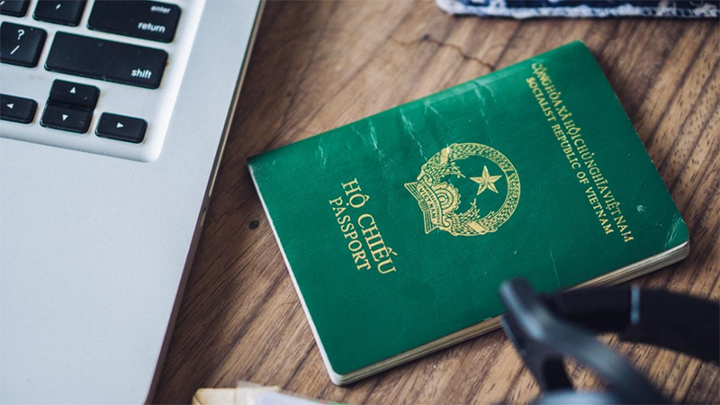 Hộ chiếu online đã giúp hàng triệu người tại Việt Nam nhanh chóng có được tài liệu xác thực quan trọng nhất khi đi du lịch hoặc công tác nước ngoài. Chỉ với một chiếc điện thoại di động và chụp ảnh, bạn đã sẵn sàng để xông pha khắp thế giới.