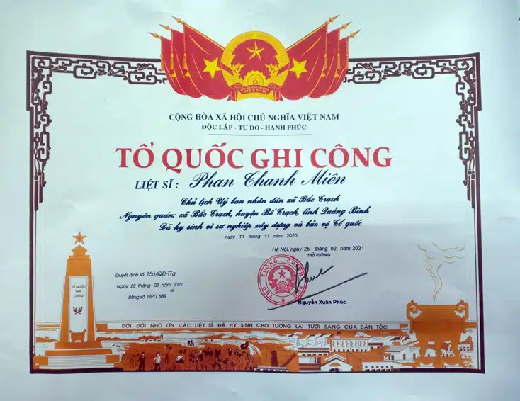 giấy khen tổ quốc ghi công