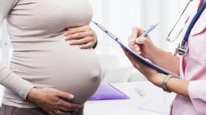 Có được hưởng bảo hiểm y tế khi sinh con trái tuyến? [2023]